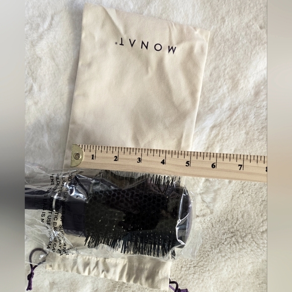 New Monat Round Brush - Picture 2 of 5